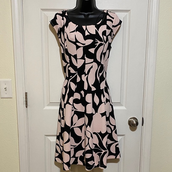 Signature by Robbie Bee Pastel Pink and Black Floral Dress Medium - Picture 1 of 8